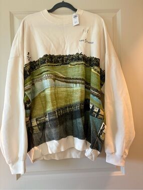 Abercrombie & Fitch Cream Crewneck Sweatshirt with Scenic Green Graphic